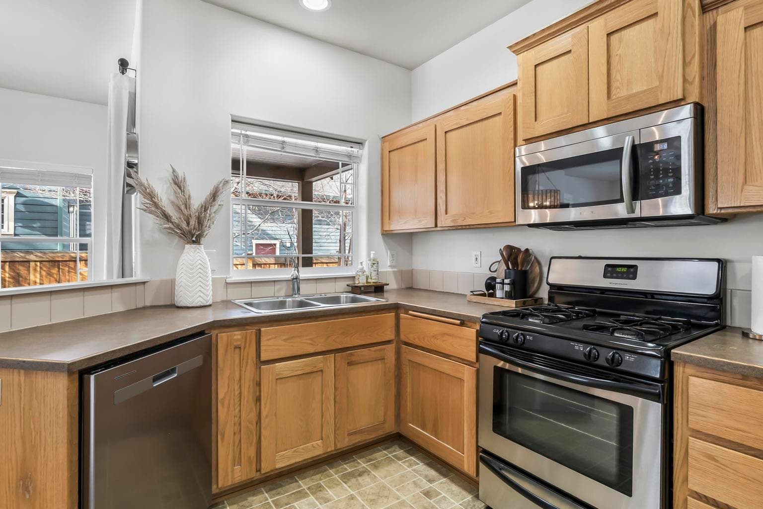 Photo of 21380 Oakview 2 of 46