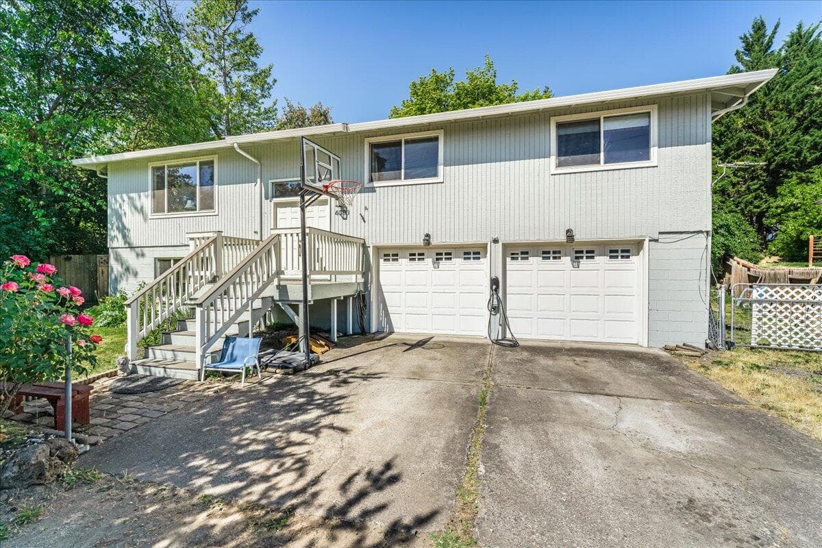4093 Old Upton