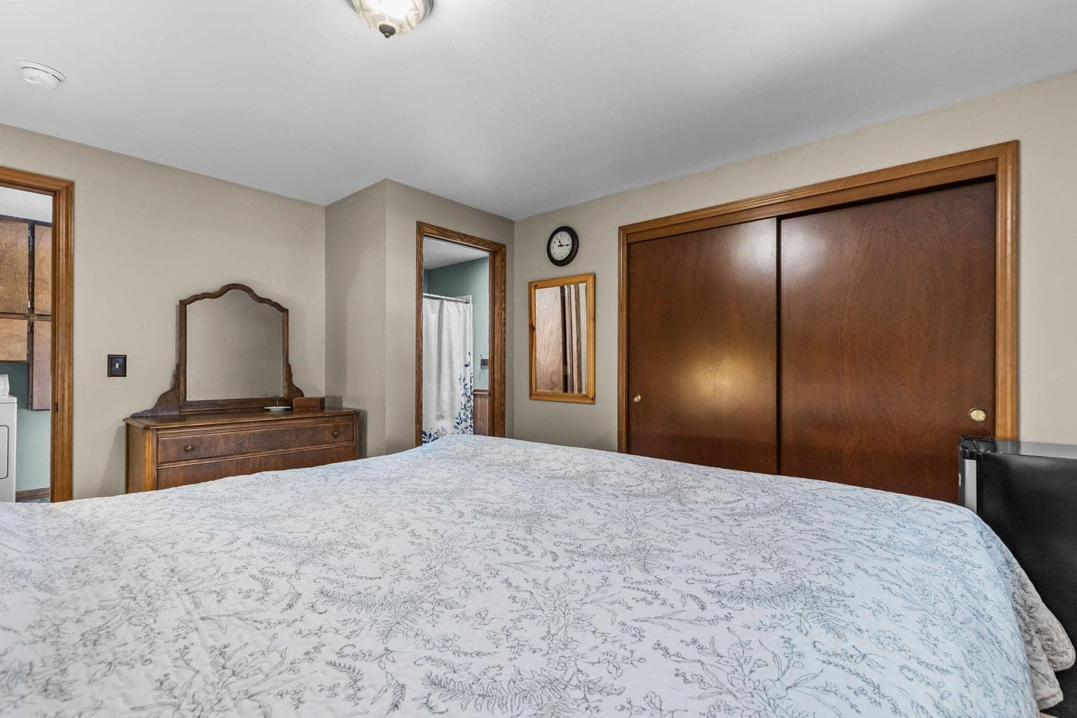 Primary separation w/ensuite bath
