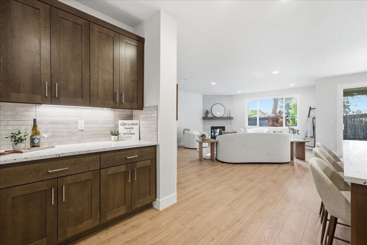 Photo of 61437 SE Daybreak Court 8 of 75