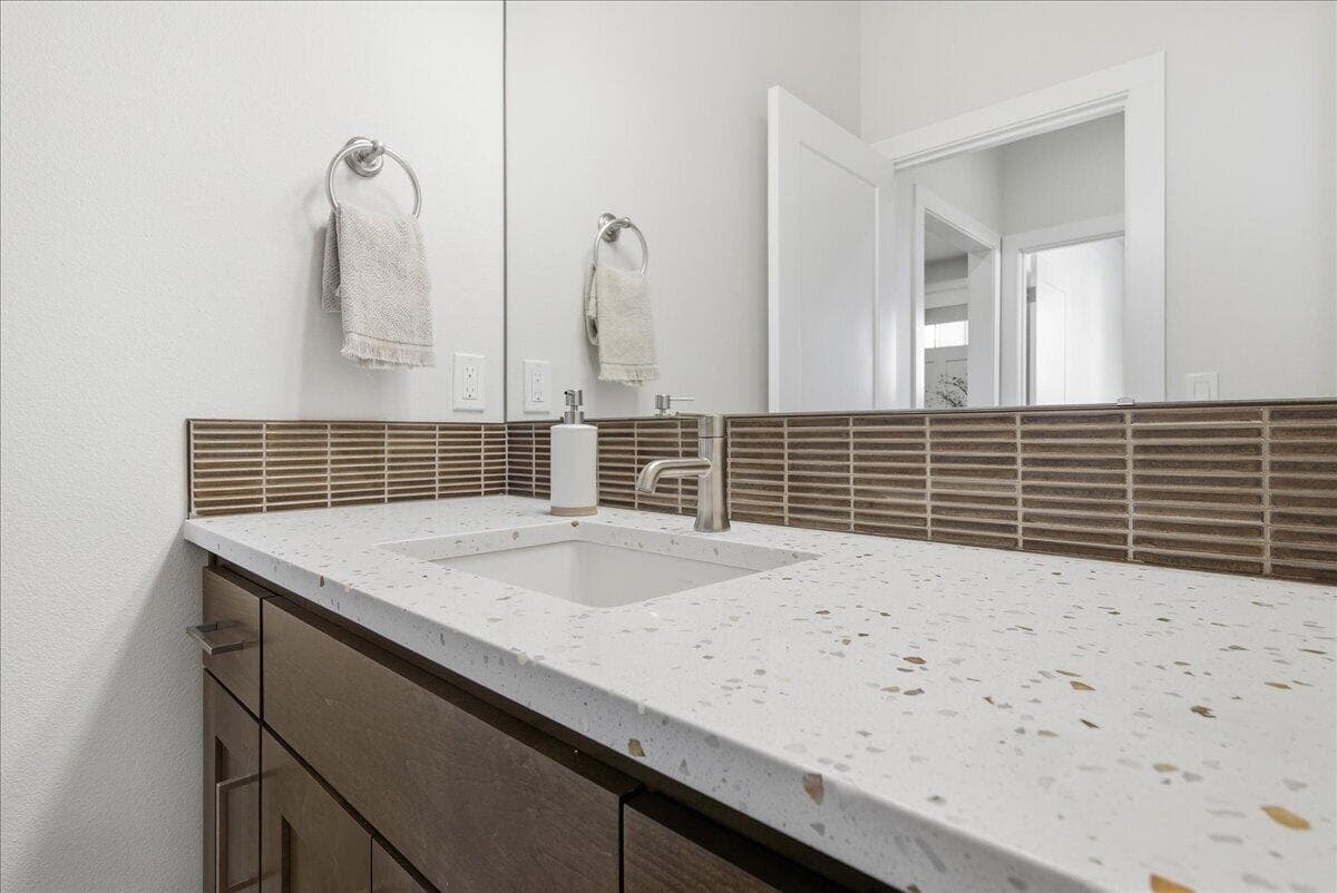 Photo of 61437 SE Daybreak Court 25 of 75