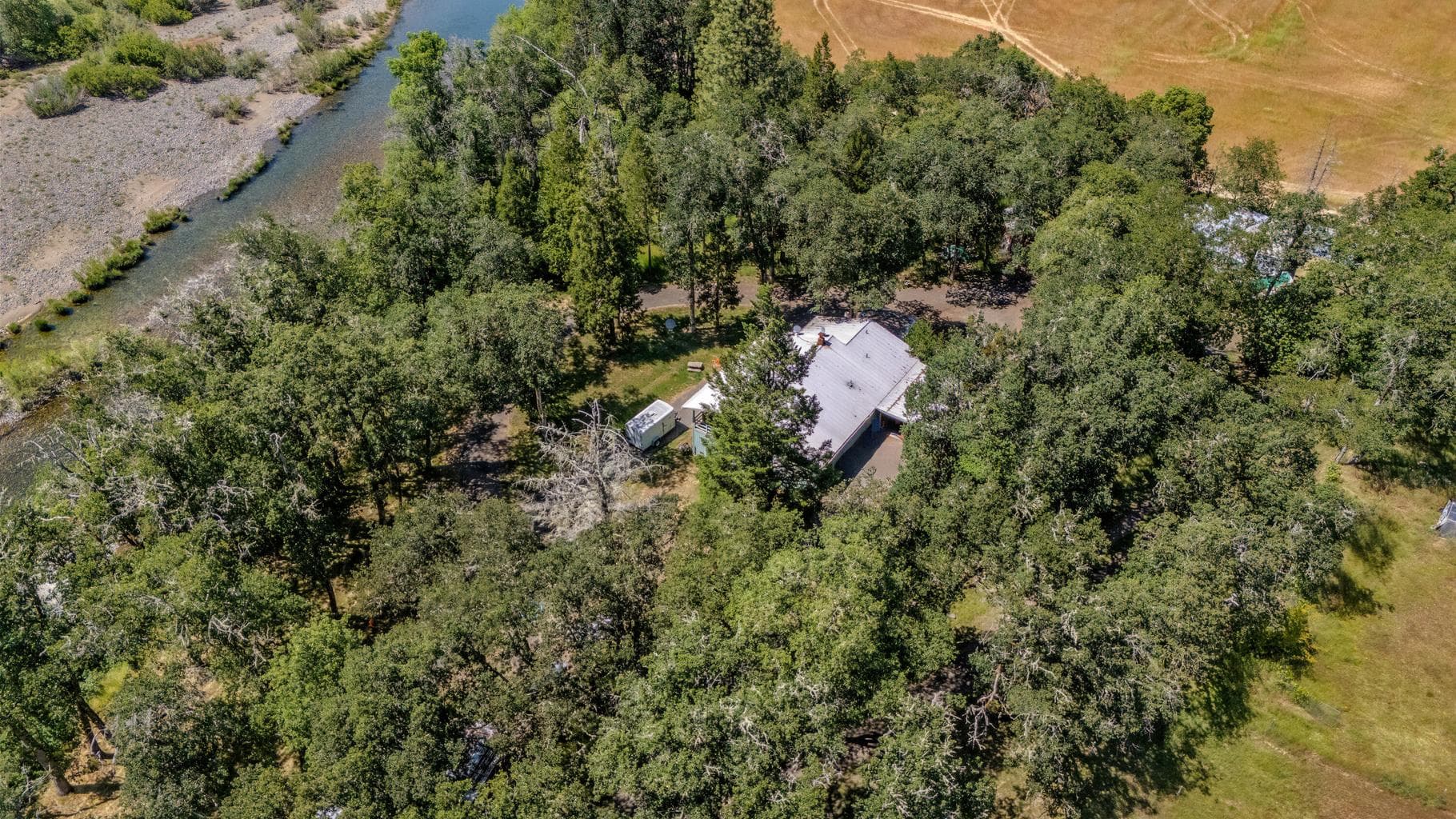 Photo of 300 6th 2 of 32