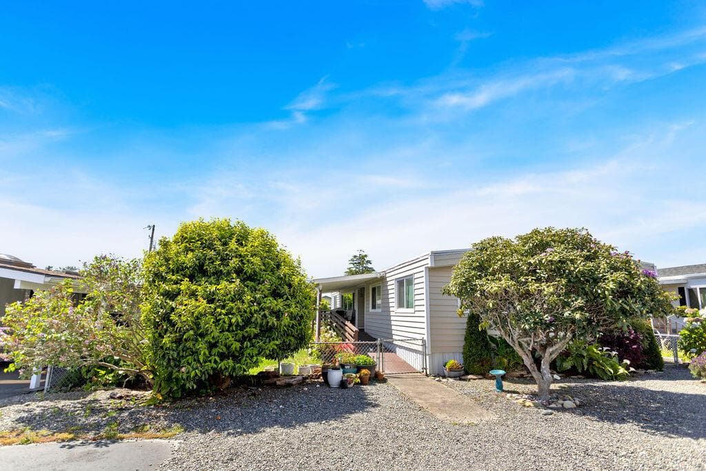 Photo of 15889 Sunset Strip 4 of 40