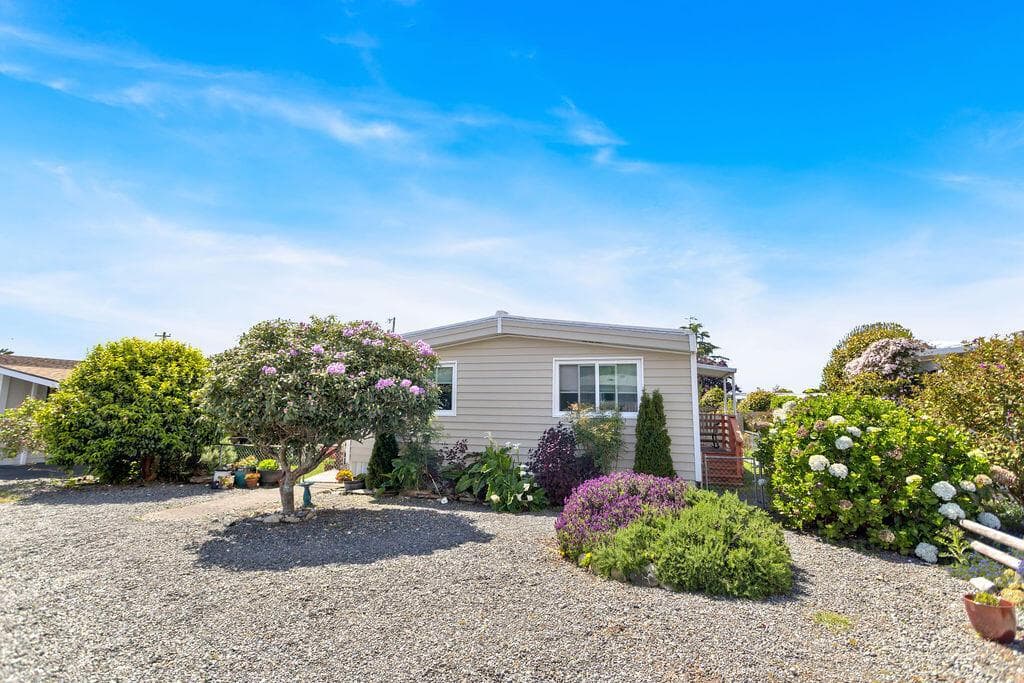 Photo of 15889 Sunset Strip 5 of 40