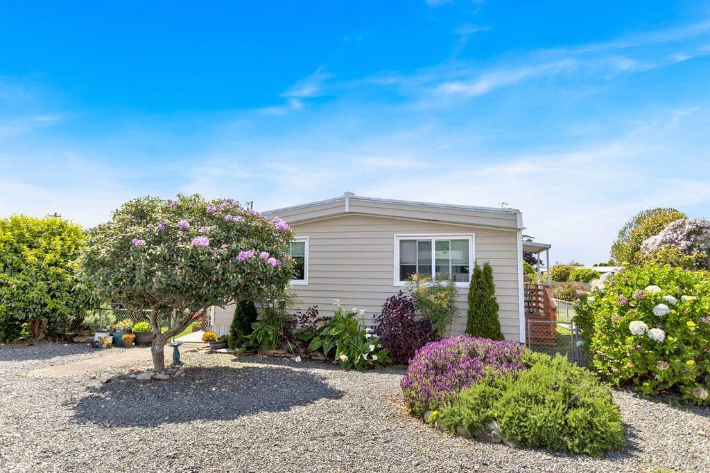 Photo of 15889 Sunset Strip 2 of 40