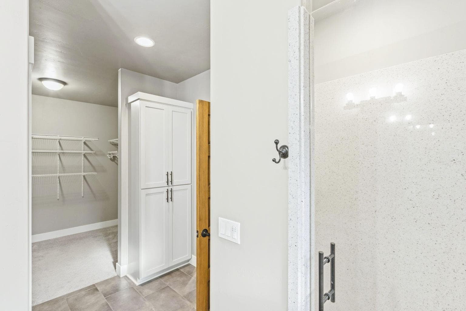 Primary Bath & Walk-In Closet