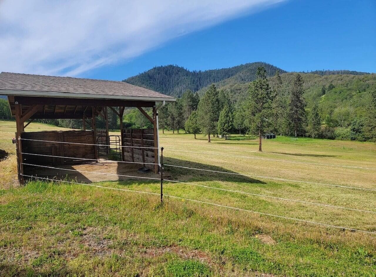 Photo of 5388 Kane Creek 4 of 5