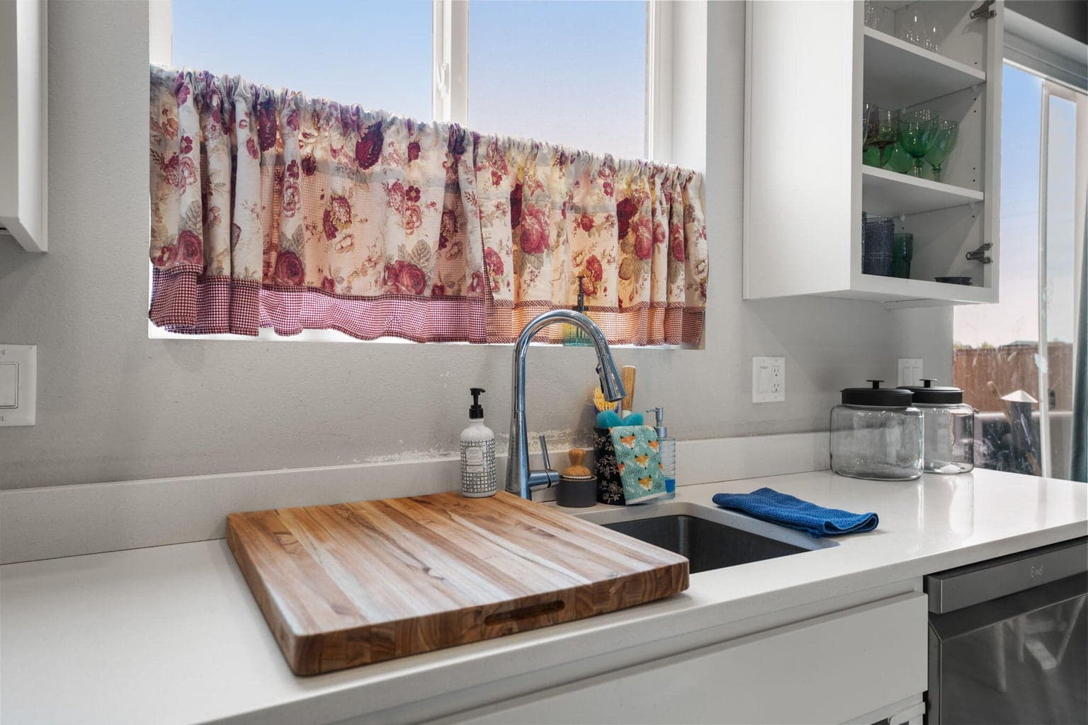 Photo of 4039 SW Quartz Place 15 of 44