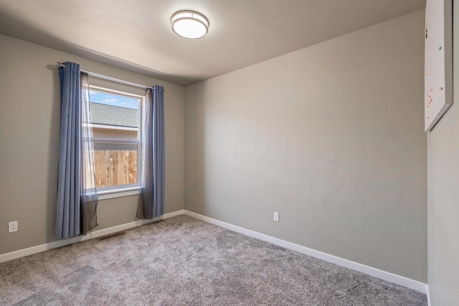 Photo of 951 SE Maliah Avenue 7 of 23