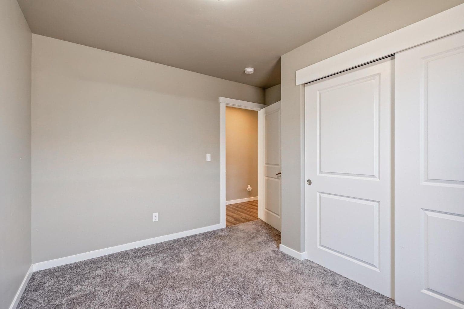 Photo of 951 SE Maliah Avenue 16 of 23