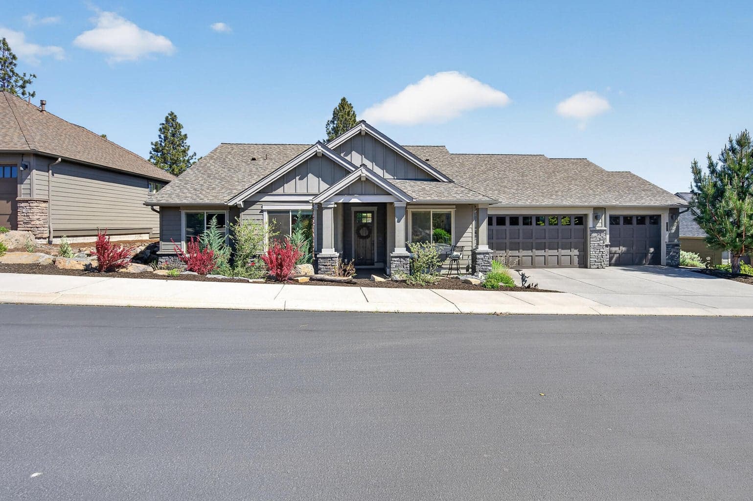 Photo of 2572 Pine Terrace 3 of 54