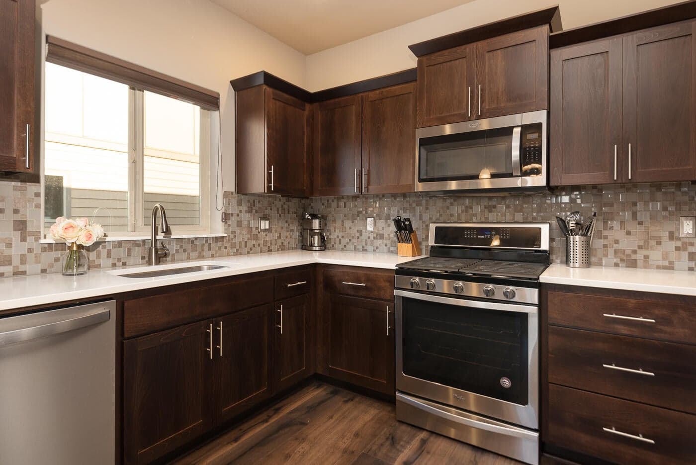 Quartz countertops, stainless appliances