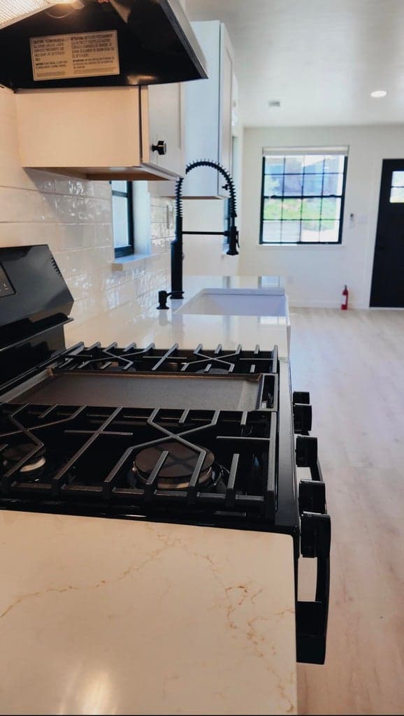 Photo of 705 Cook 3 of 4
