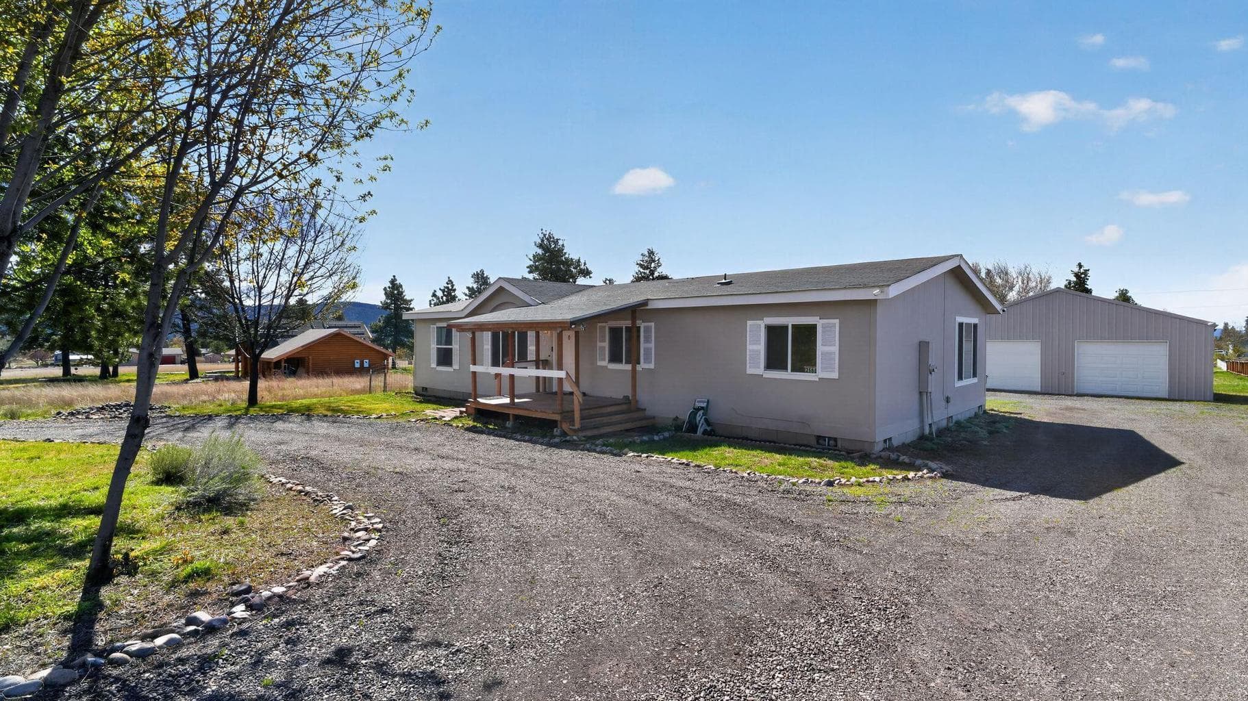 Photo of 2586 Meadowview 4 of 45