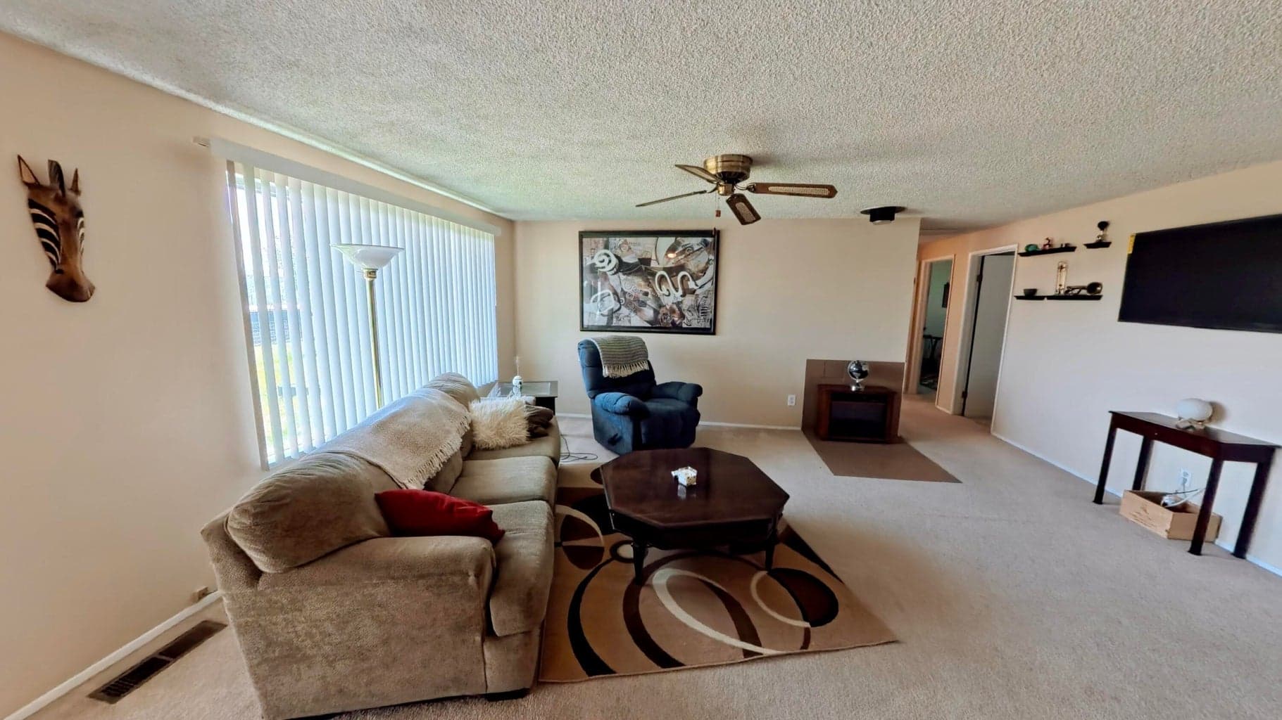 Photo of 350 Mariposa Avenue 4 of 17