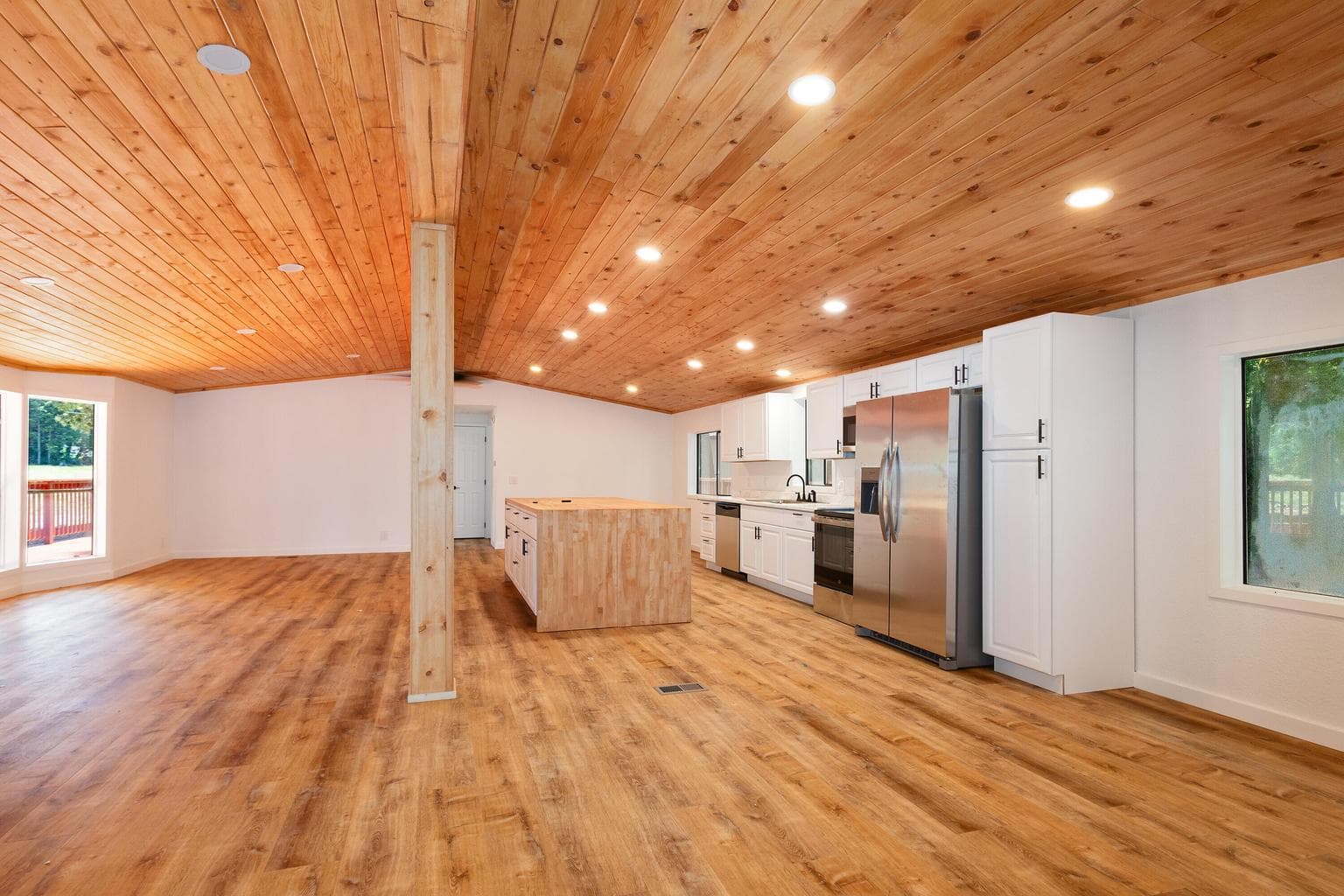 Photo of 601 Pinewood 3 of 33