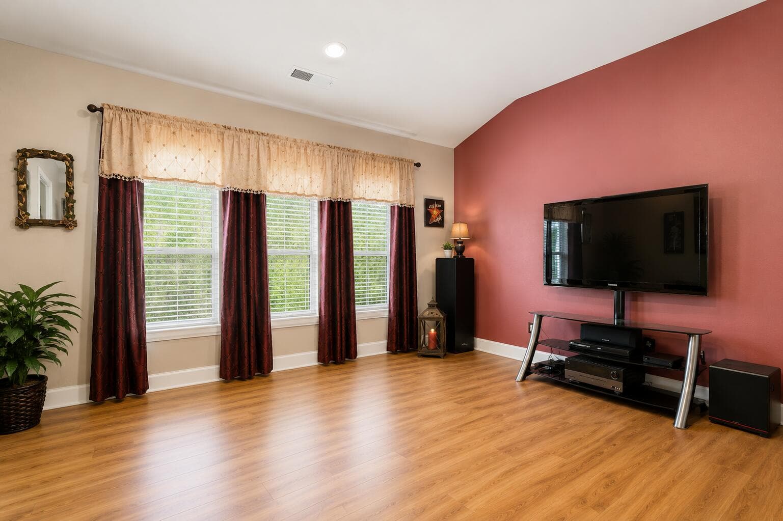 Bonus room/media room/flex space/additional bedroom