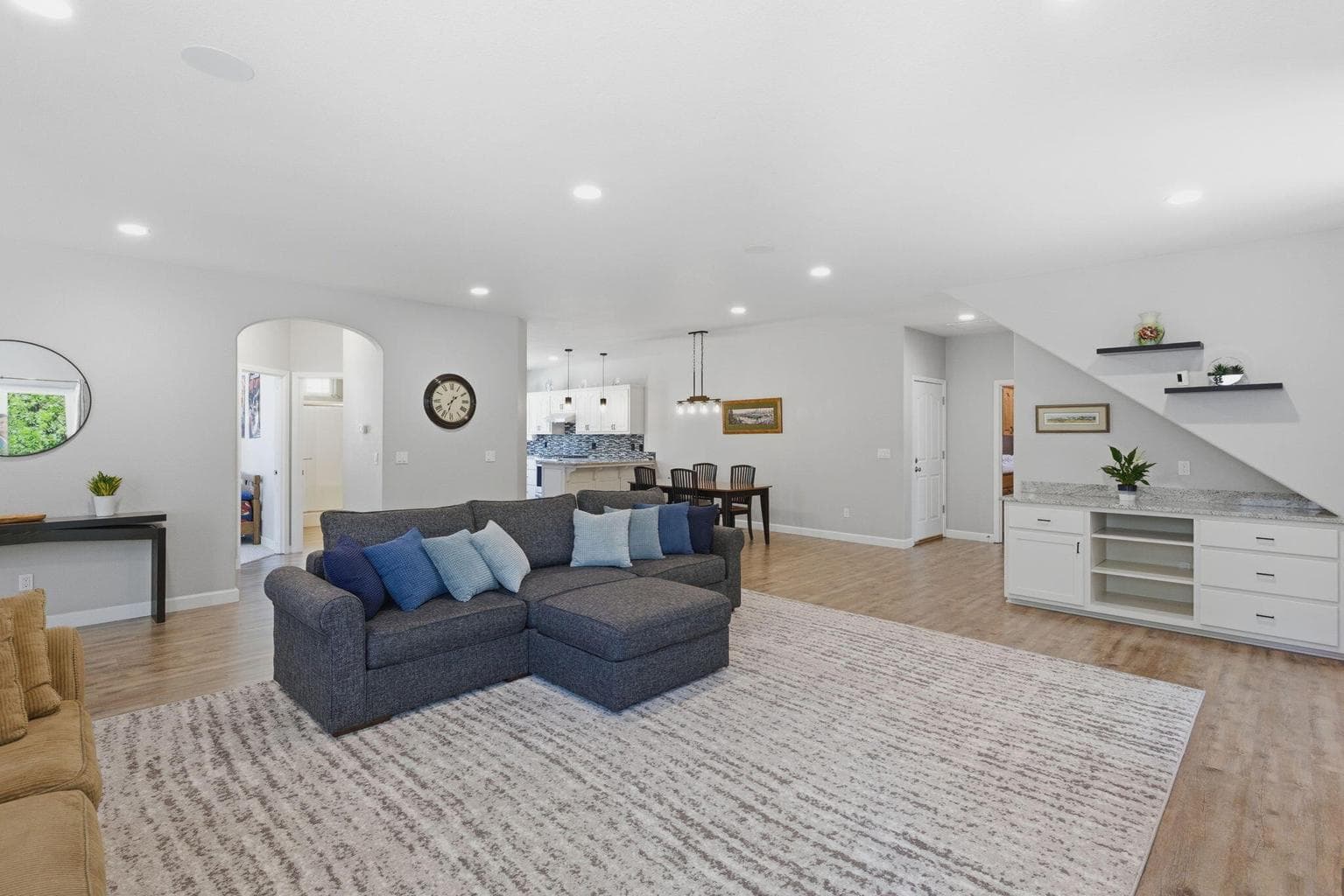 Photo of 965 Valley View 4 of 56