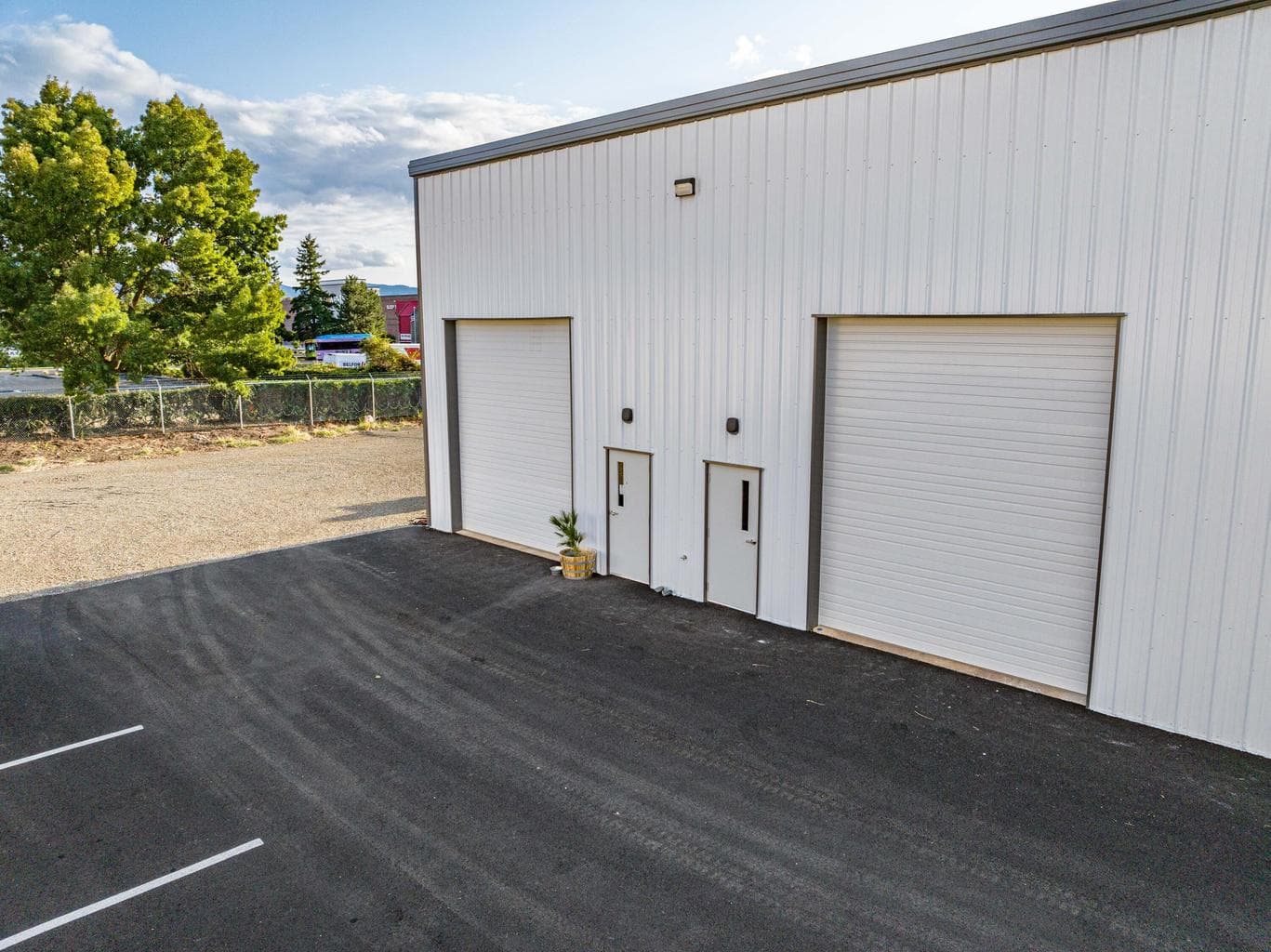 Photo of 2074 Commerce 3 of 30