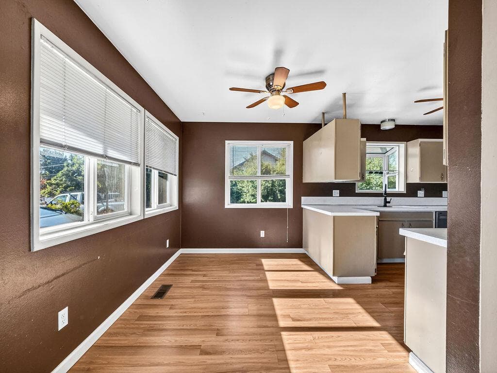 Photo of 2439 Berkeley 4 of 24