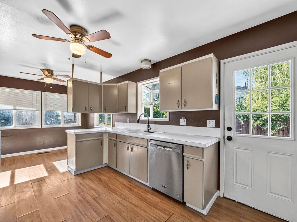 Photo of 2439 Berkeley 3 of 24