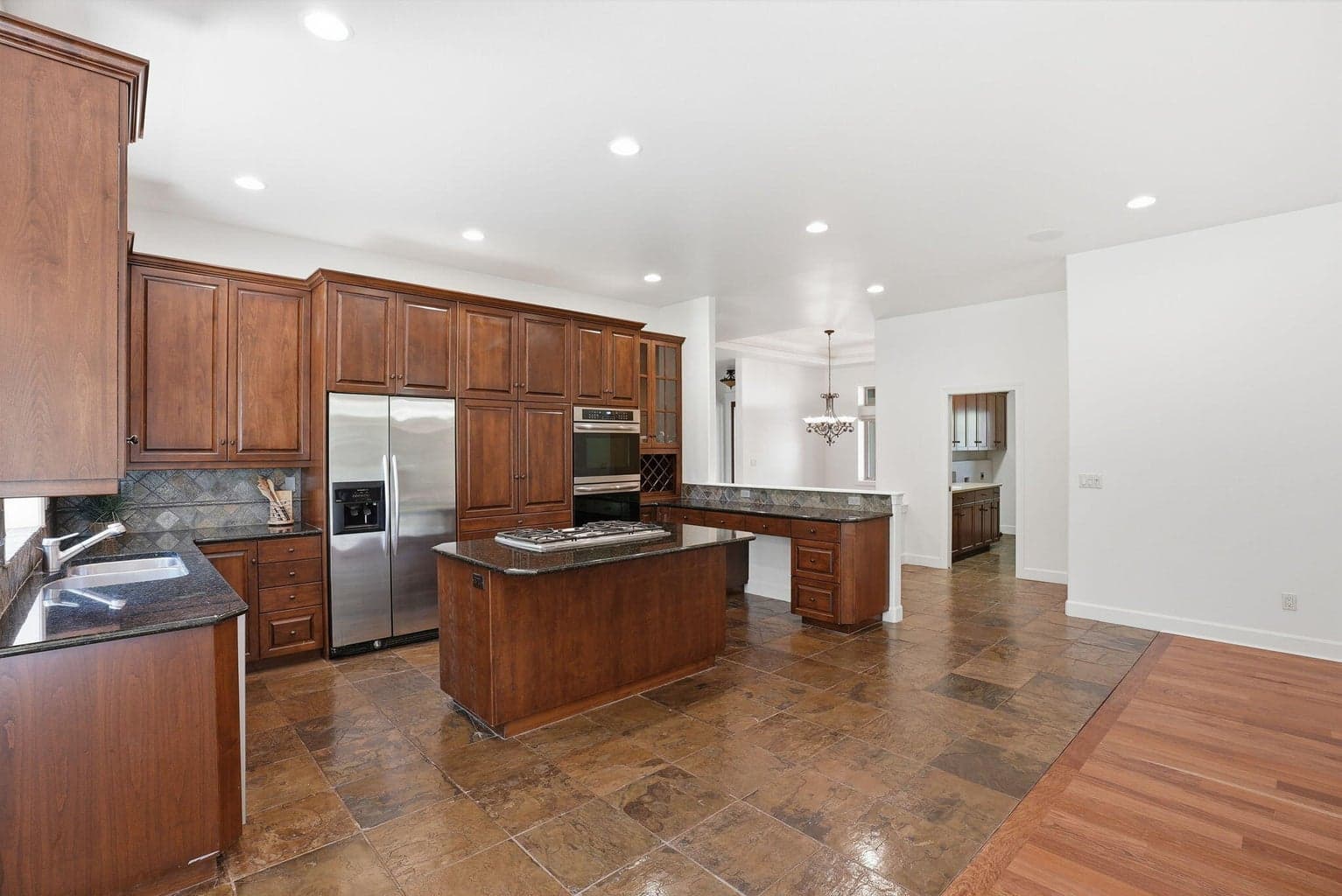 Photo of 3334 NW Braid Drive 7 of 41