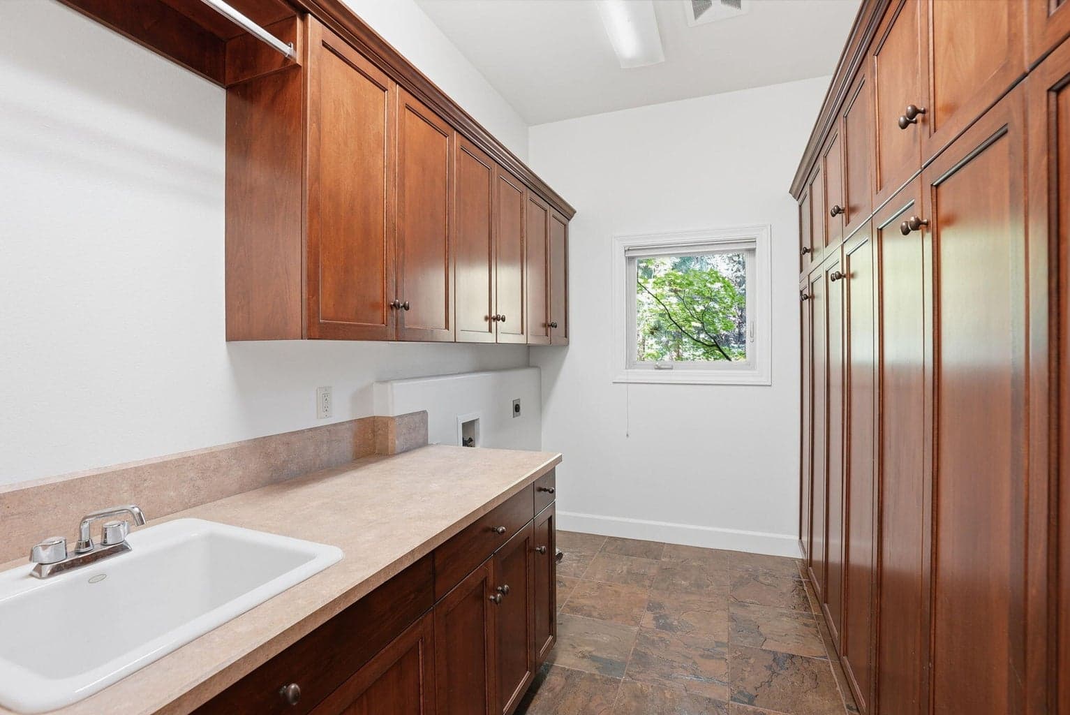 Photo of 3334 NW Braid Drive 11 of 41