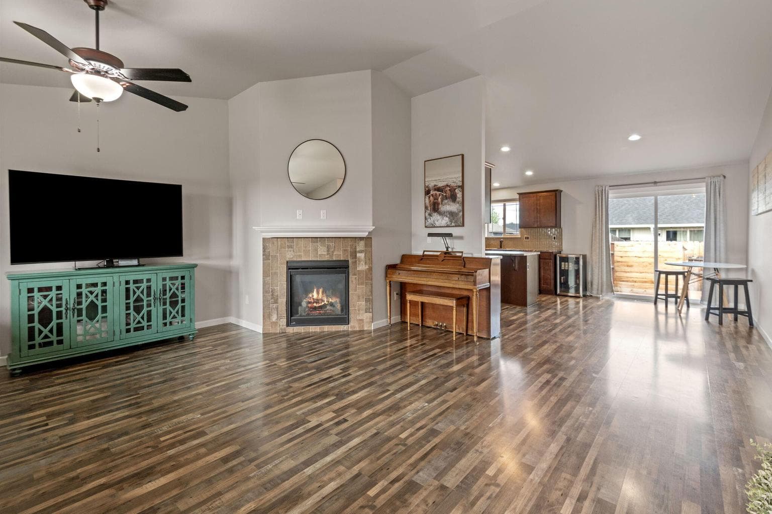 Photo of 2425 7th 4 of 23