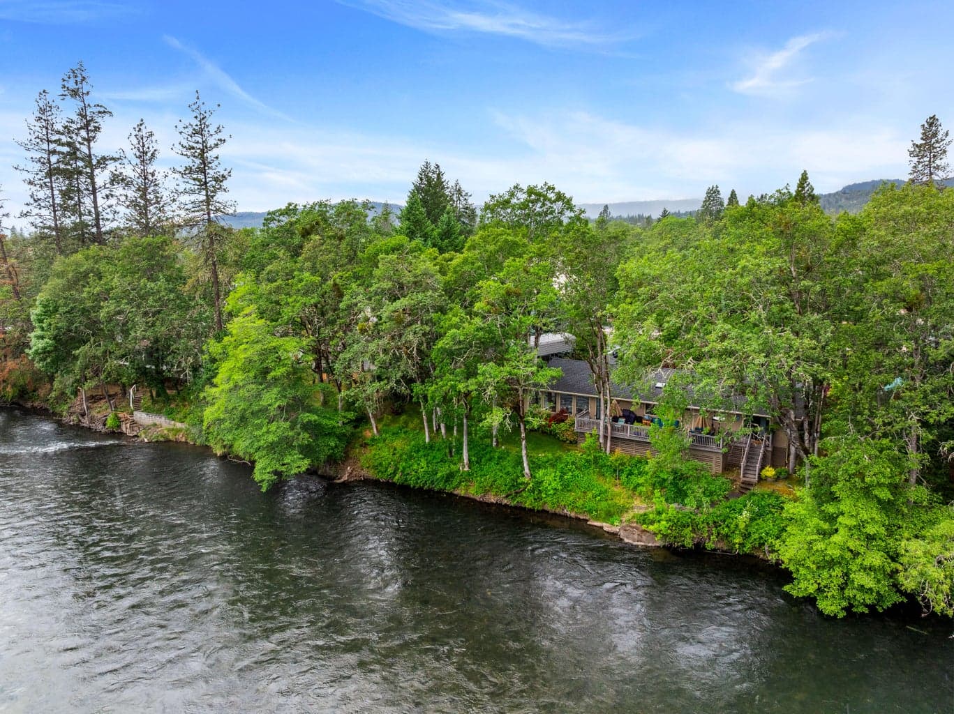 22300 Highway 62, Shady Cove, 97539
