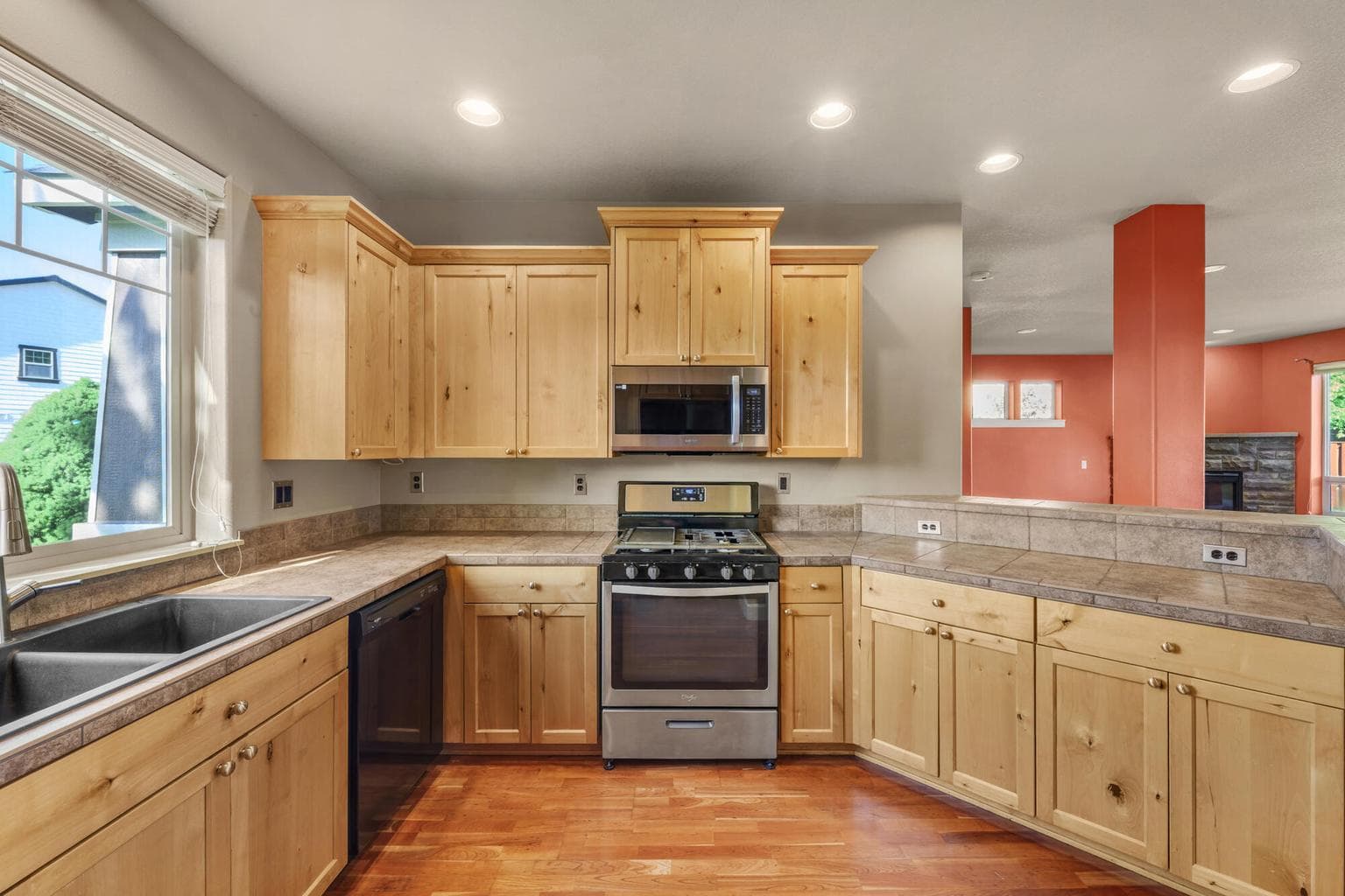 Photo of 1402 NE Hudspeth Road 12 of 36