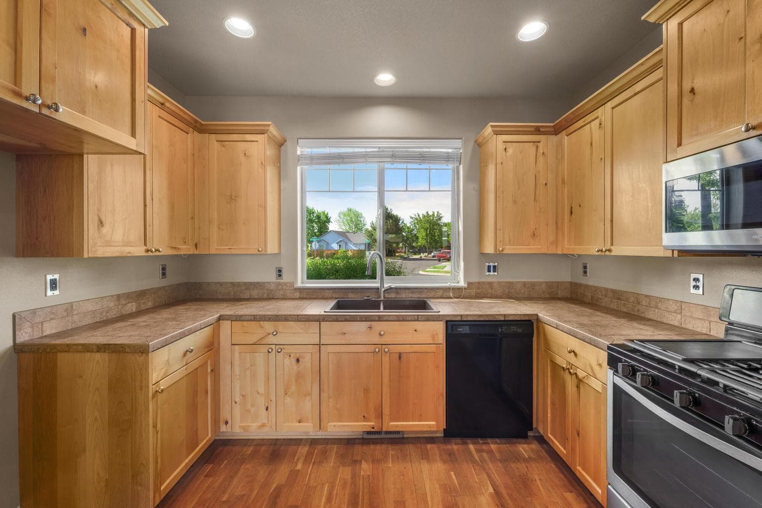 Photo of 1402 NE Hudspeth Road 13 of 36