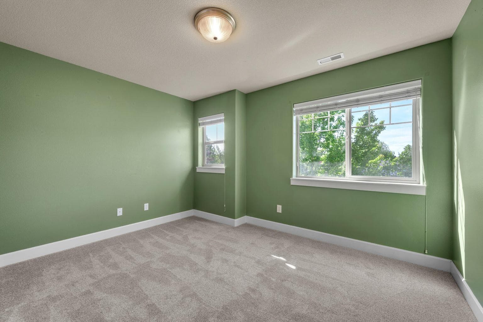 Photo of 1402 NE Hudspeth Road 23 of 36