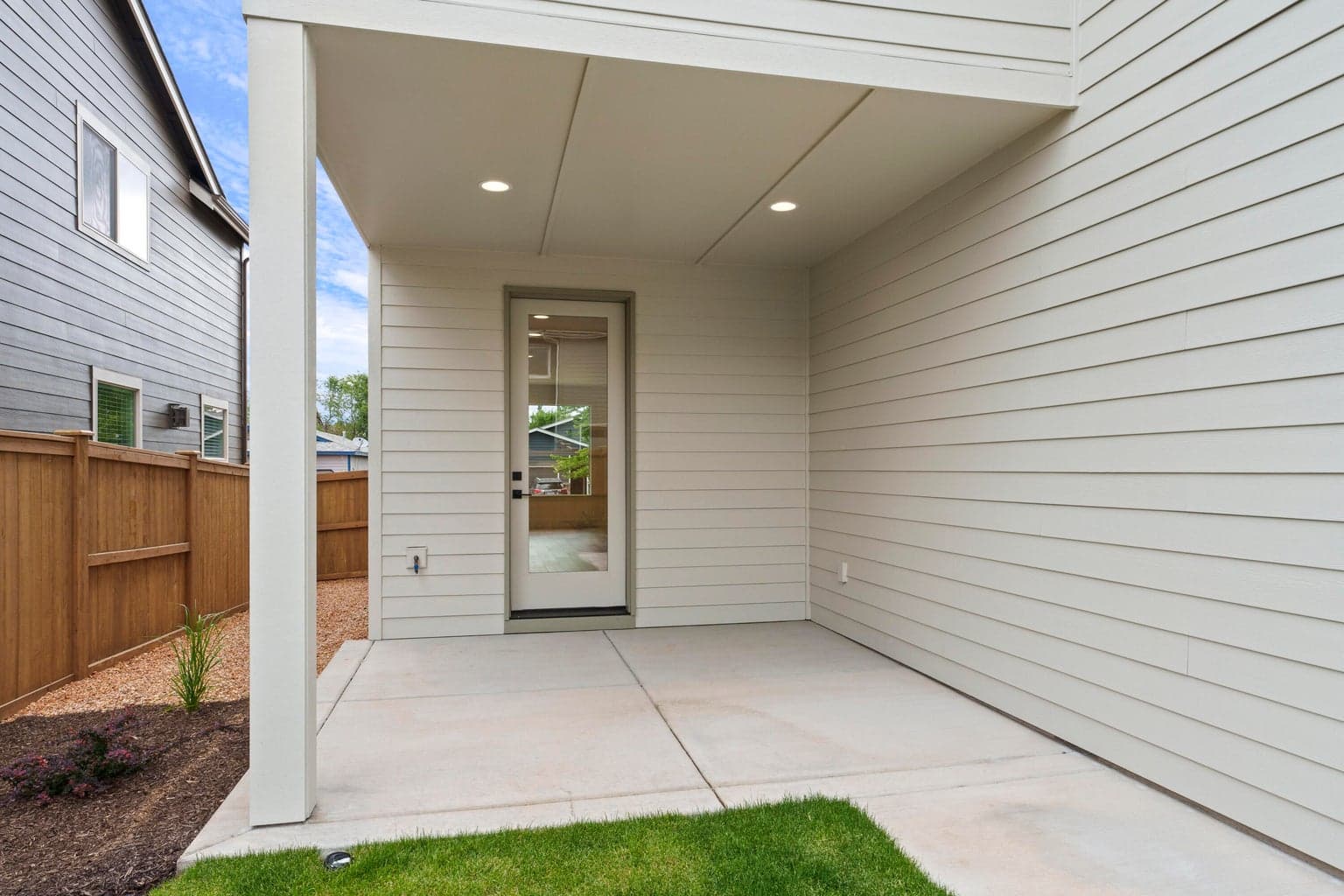 Photo of 2793 NE Rainier Drive 8 of 44