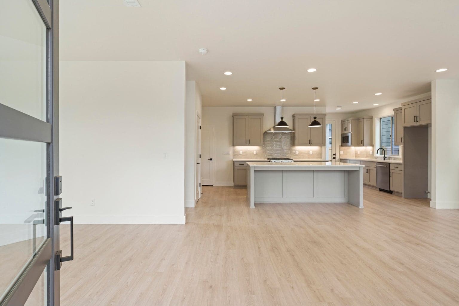 Photo of 2793 NE Rainier Drive 10 of 44