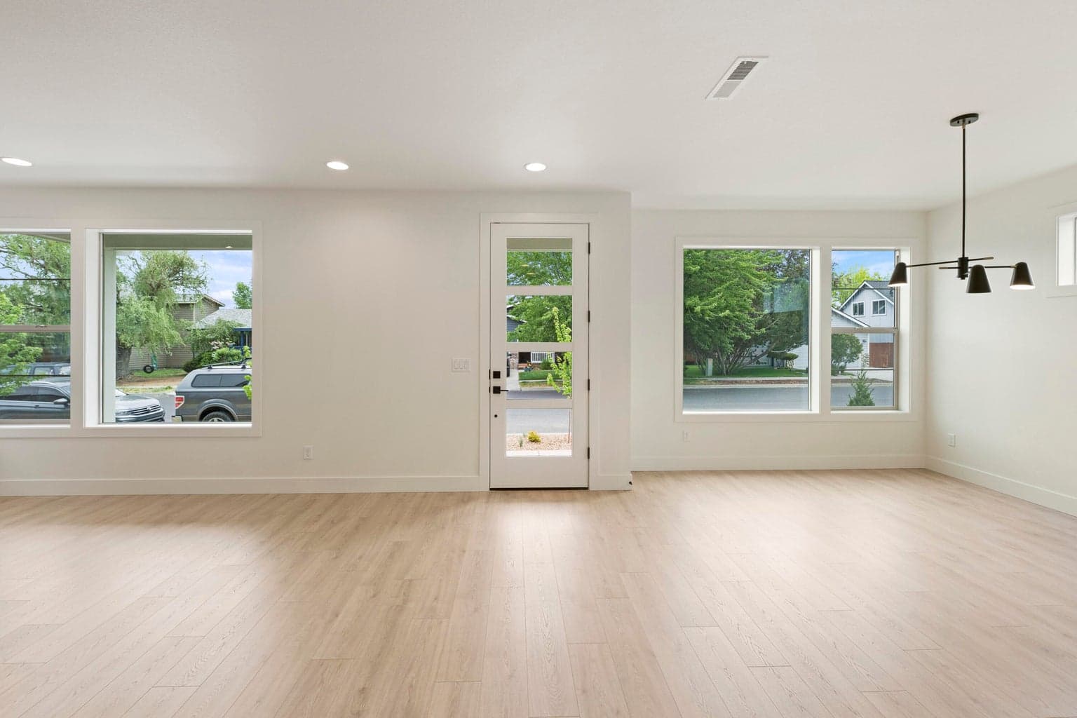 Photo of 2793 NE Rainier Drive 11 of 44