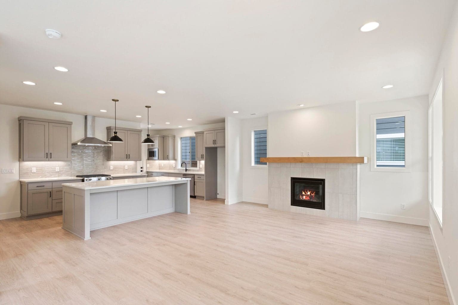 Photo of 2793 NE Rainier Drive 15 of 44