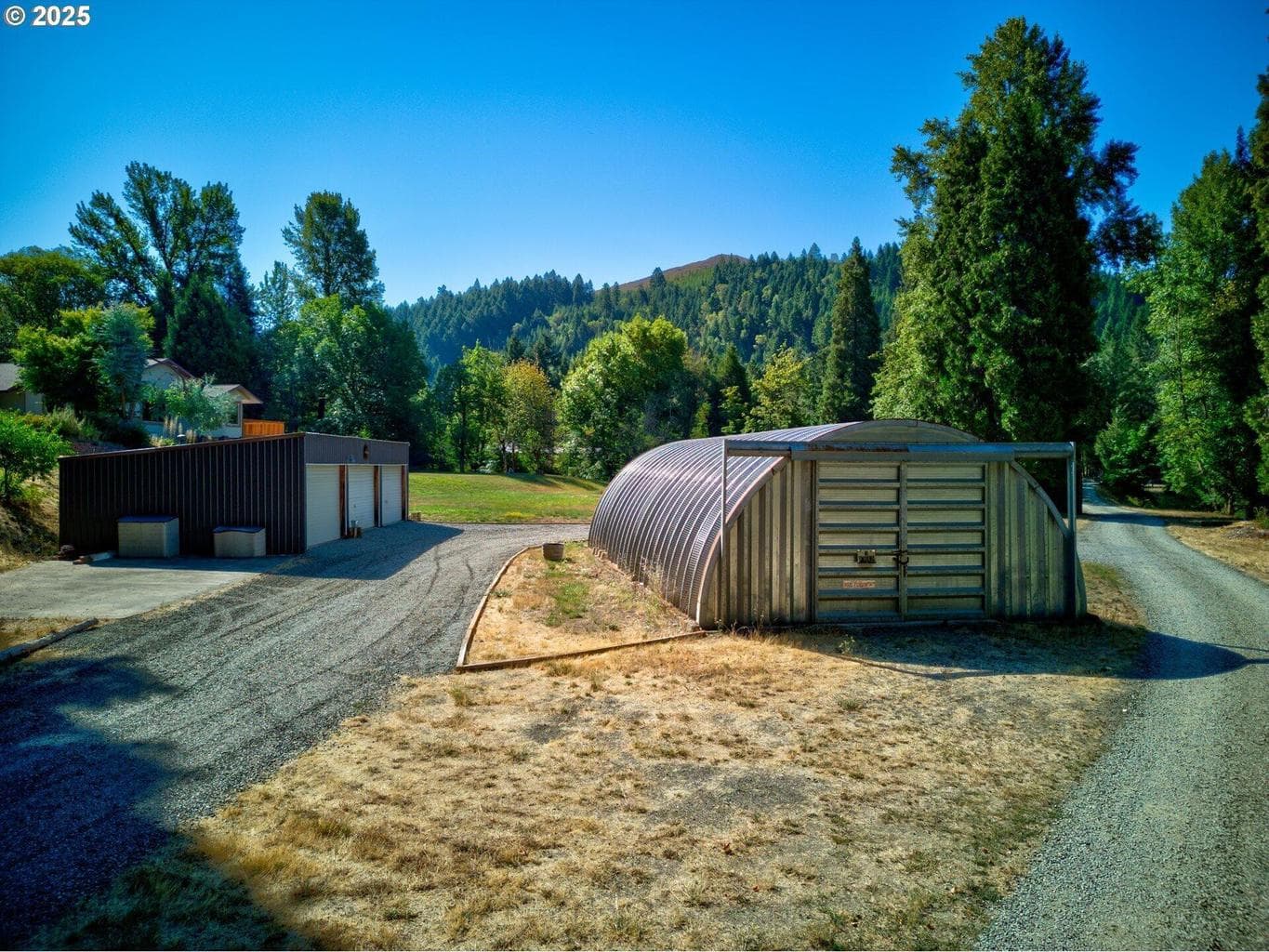 Photo of 913 Starveout Creek 3 of 27