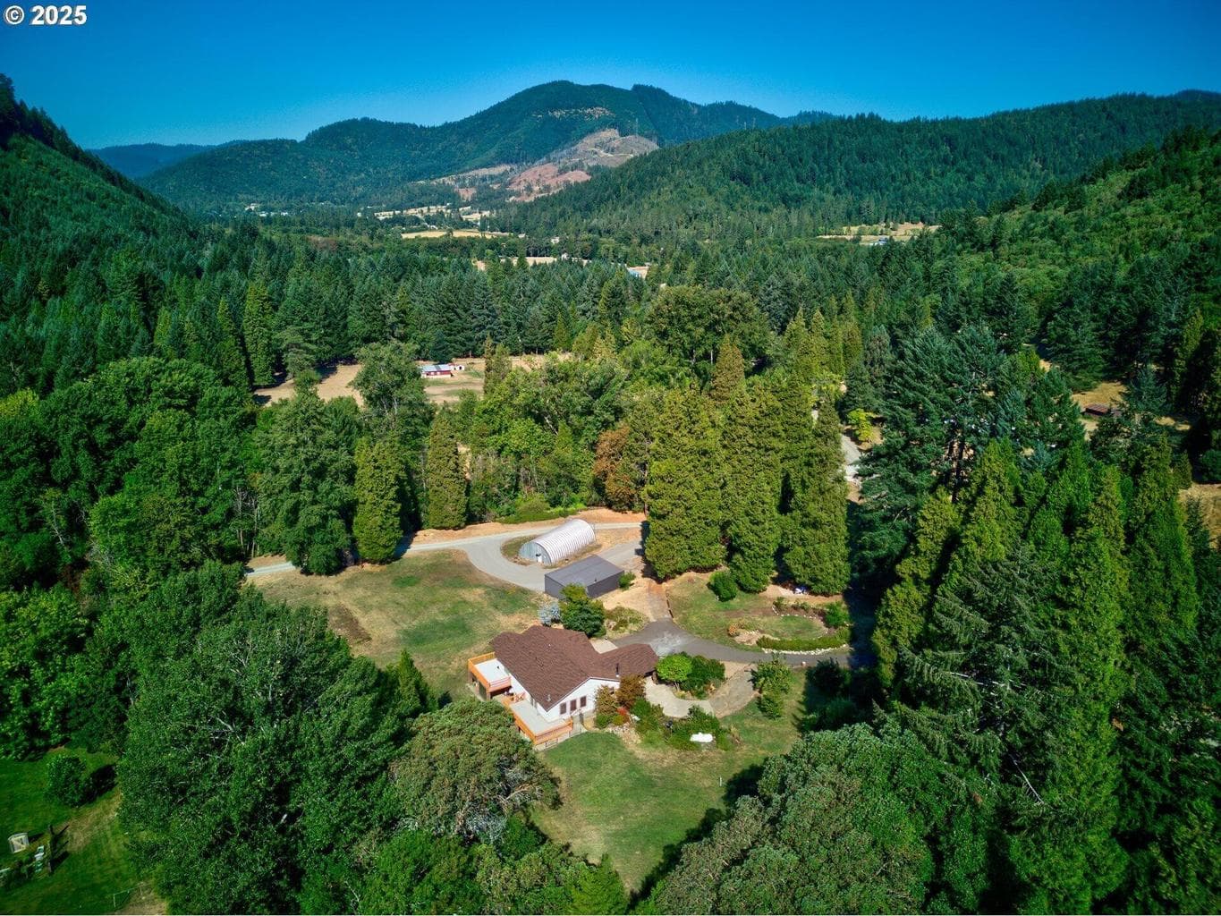 Photo of 913 Starveout Creek 1 of 27
