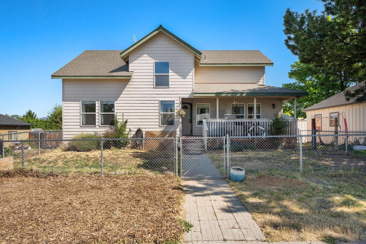 Photo of 251 8th 2 of 39