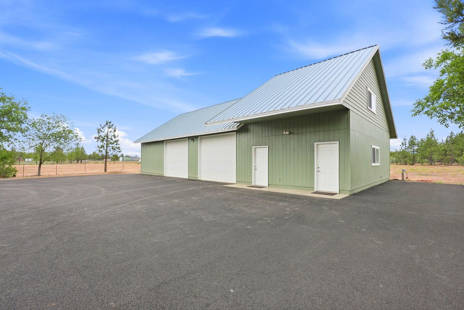 Large shop has AC, Heat, Water heater and bathroom