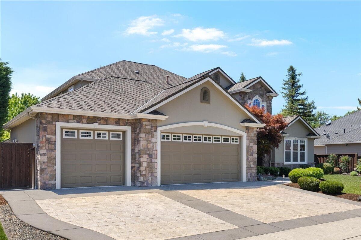 Photo of 574 Grey Hawk 3 of 39