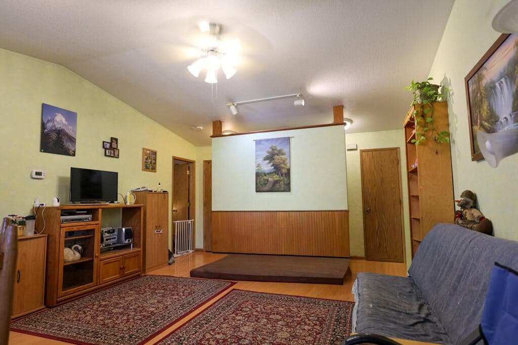 Photo of 960 Schroeder 3 of 24