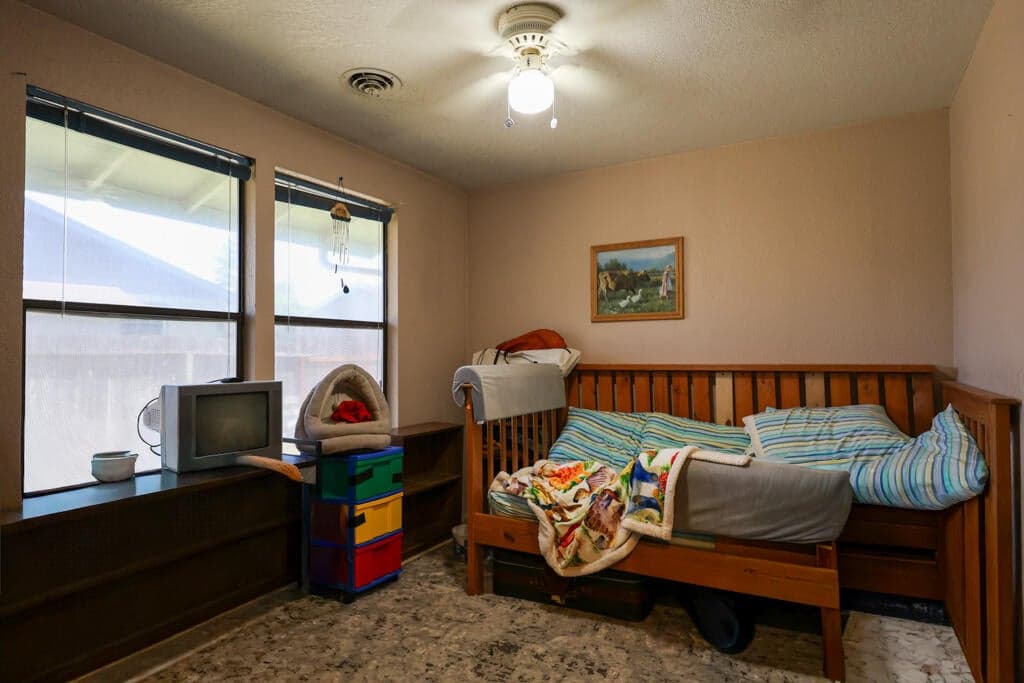 Photo of 960 Schroeder 5 of 24