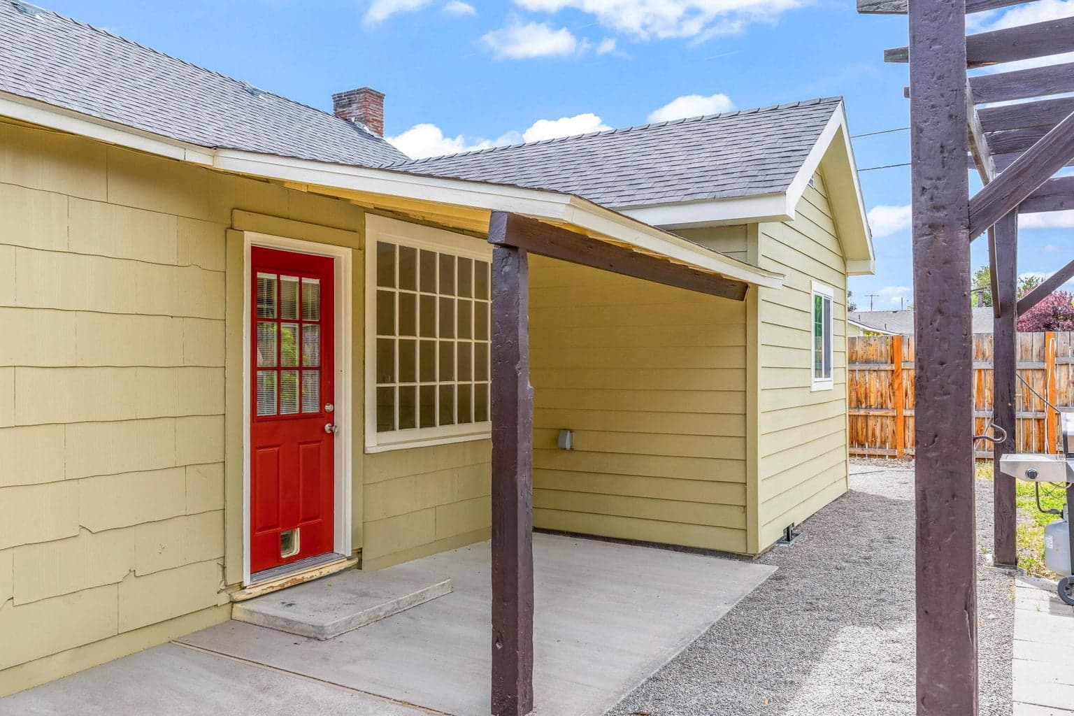 Photo of 496 SW 2nd Street 23 of 36