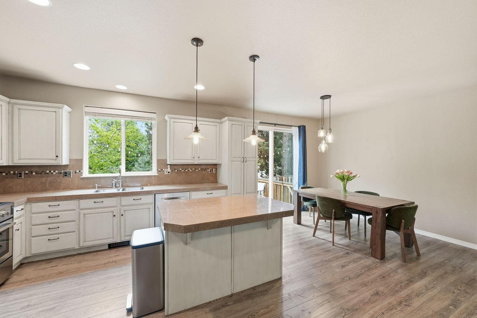 Photo of 61302 Huckleberry Place 8 of 44