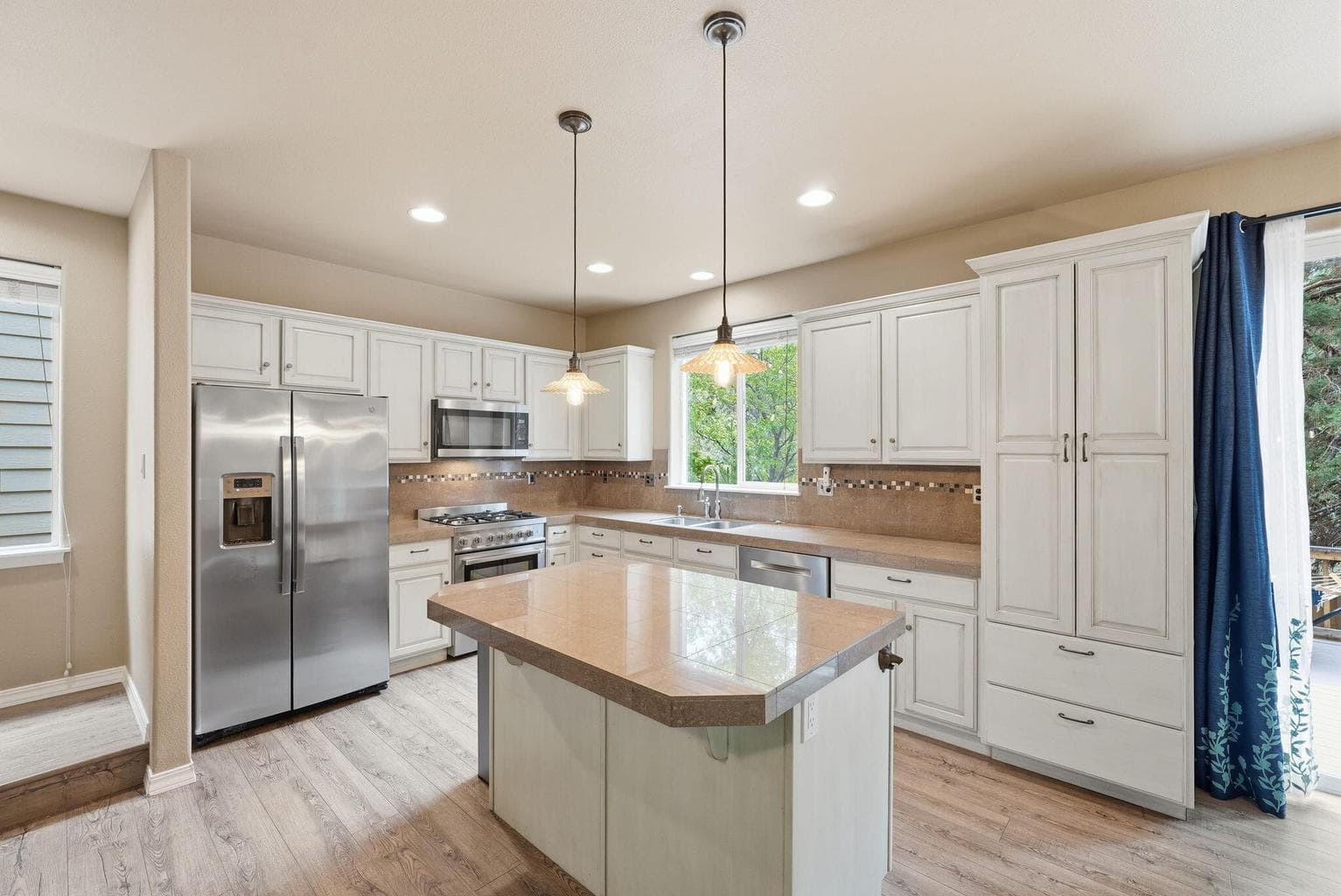 Photo of 61302 Huckleberry Place 12 of 44