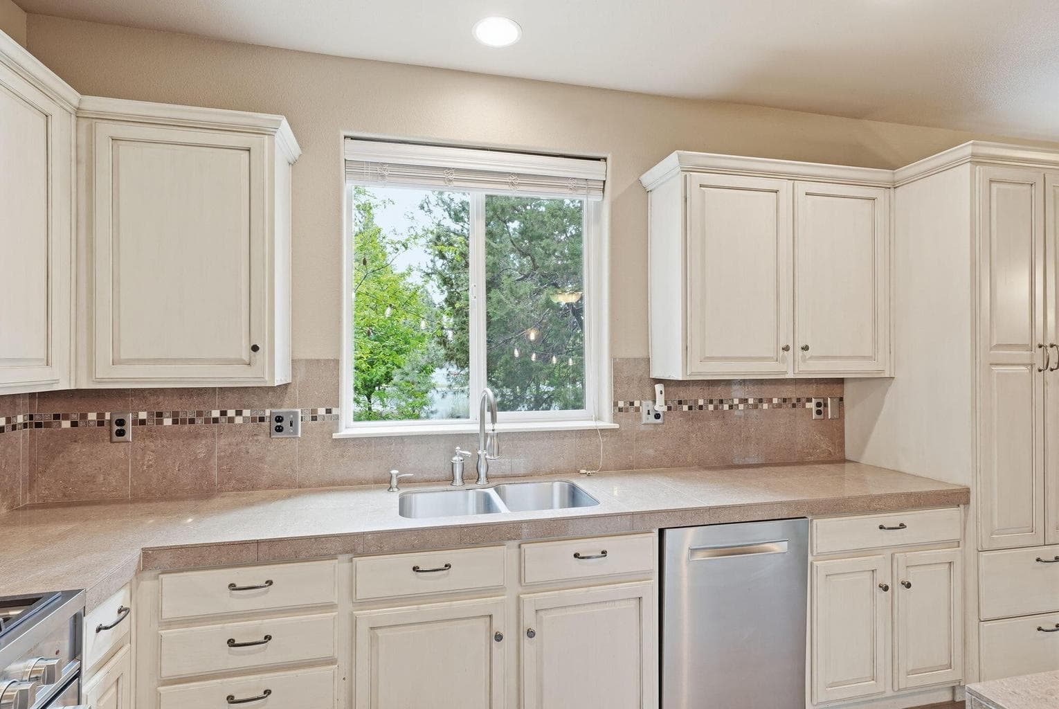 Photo of 61302 Huckleberry Place 15 of 44
