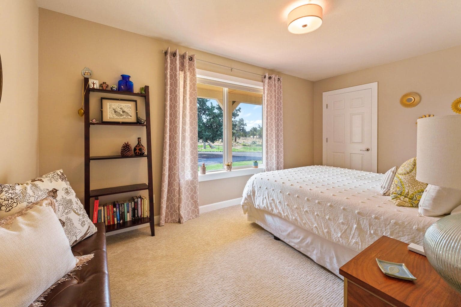 Guest bedroom 2