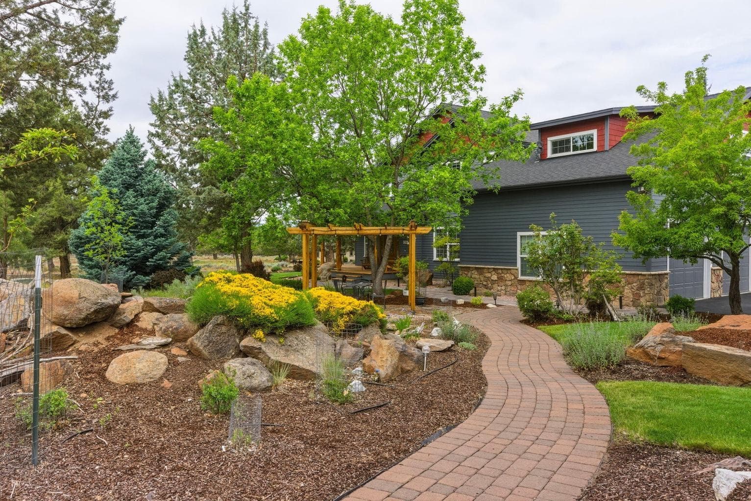Photo of 17584 Mountain View Road 3 of 71