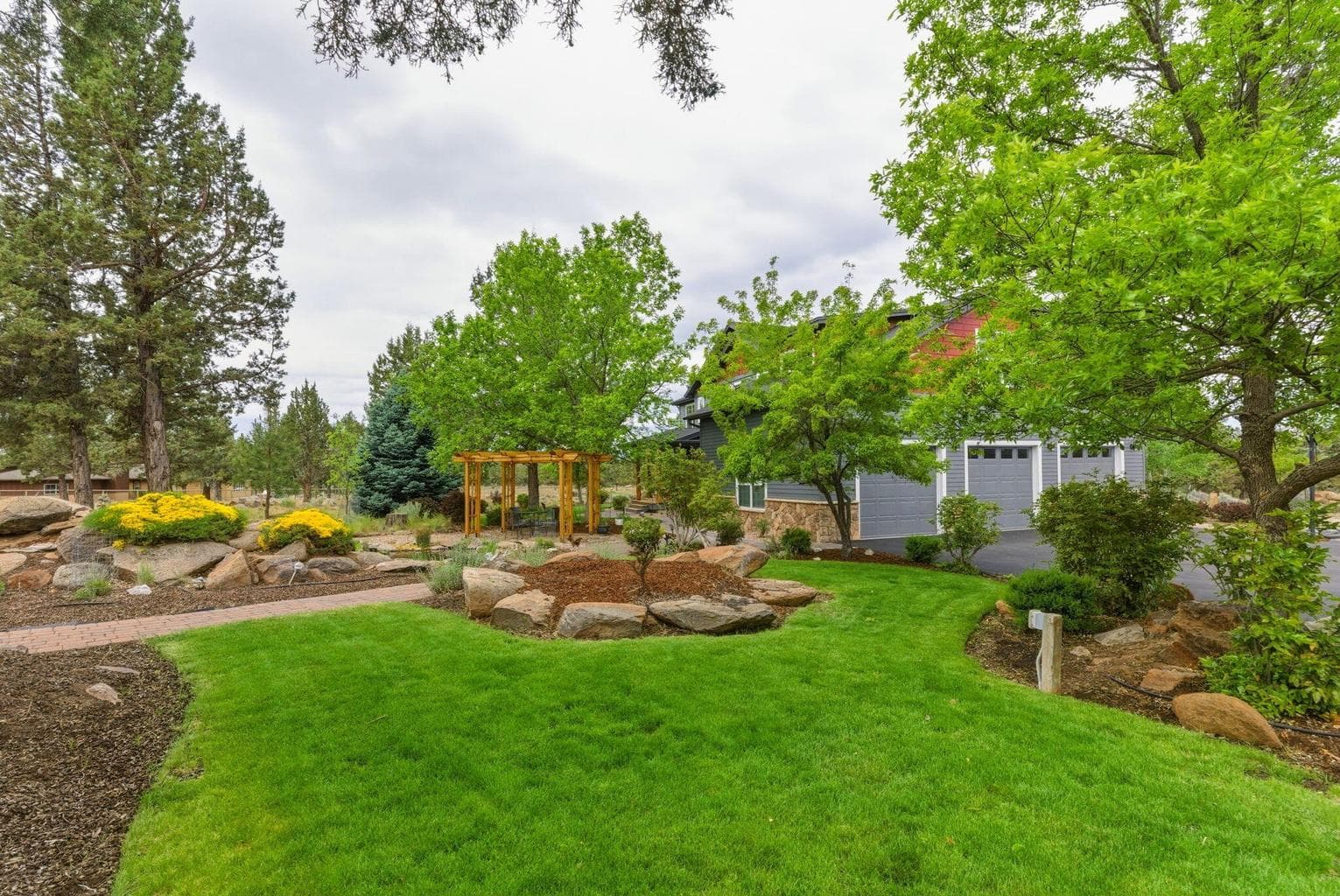 Photo of 17584 Mountain View Road 4 of 71